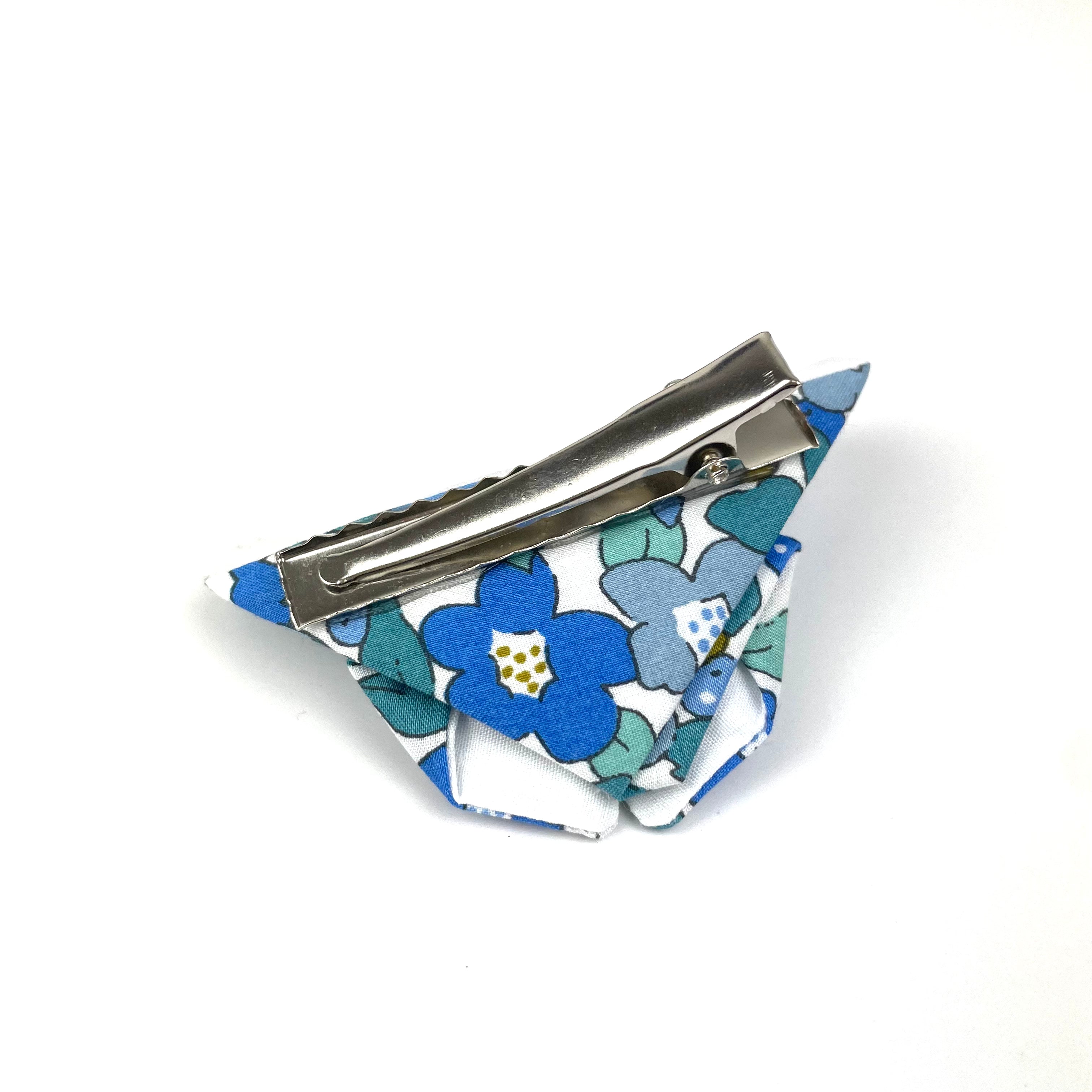 Barrette papillon Liberty "Betsy Berry bleu denim"