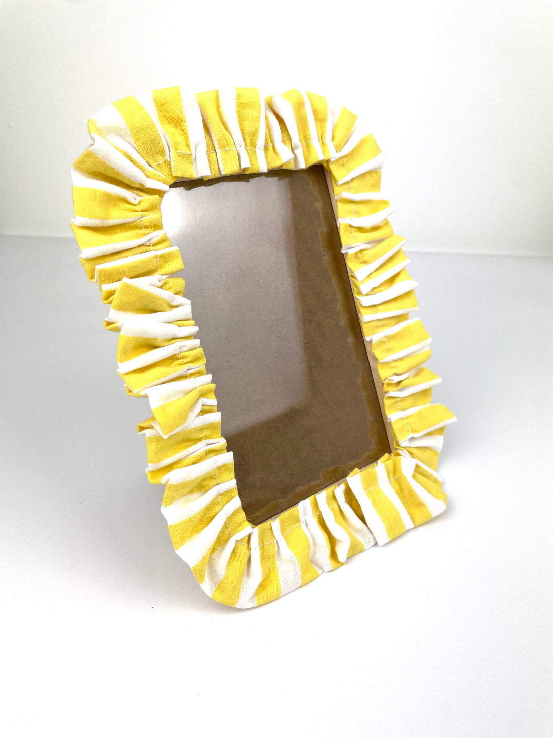 Cadre photo "froufrou" Rayures jaunes et blanches – Format 10x15